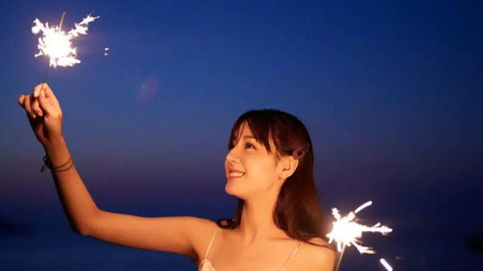 每日问答：肖战和杨紫什么关系？迪丽热巴新综艺？马思纯怀上了吗