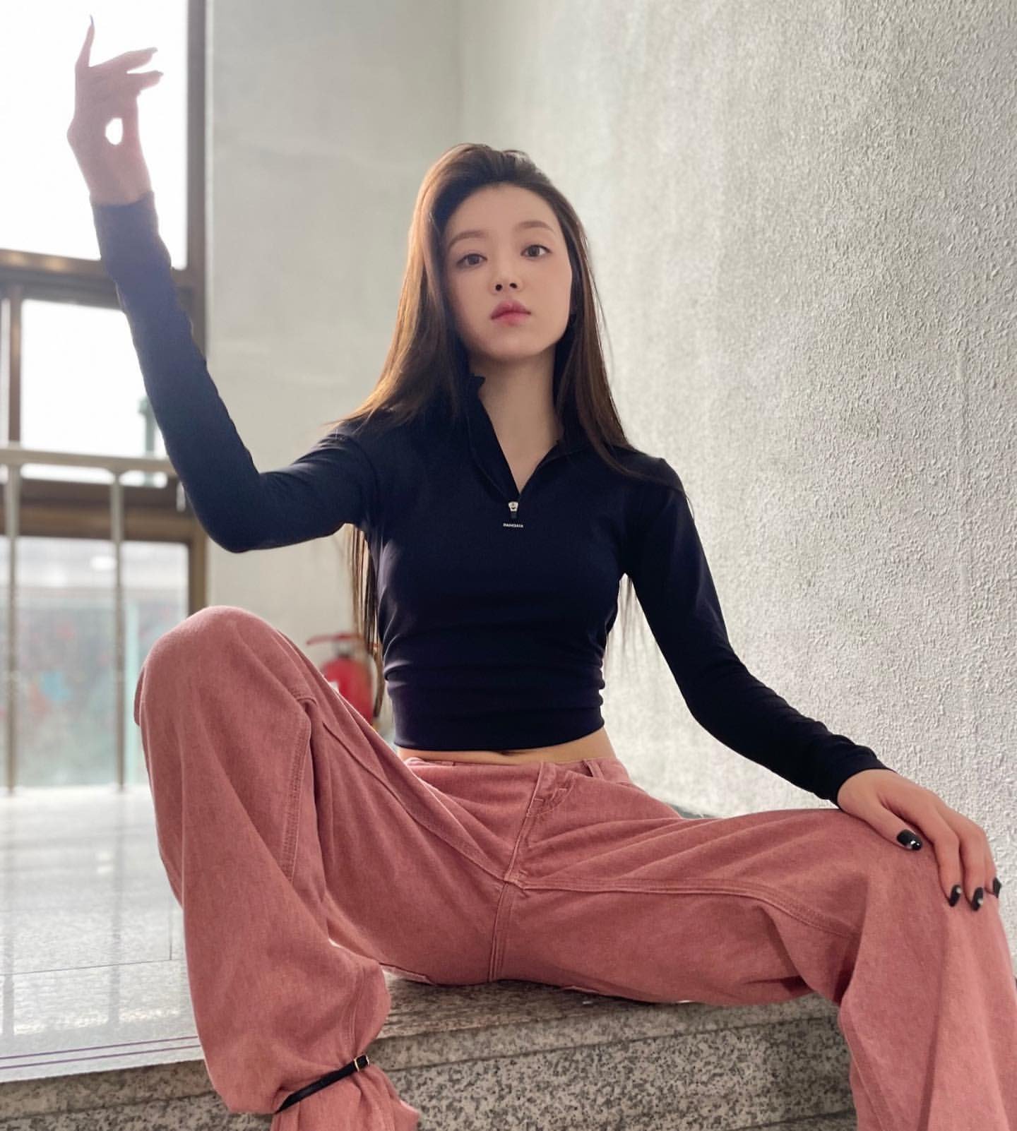 此外,1995年出生于韩国的yooa(刘是我),今年27岁,20