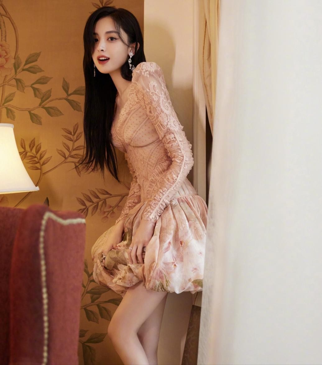 脸和身材判若两人，天使脸魔鬼身材的女明星，有的绝色有的尴尬