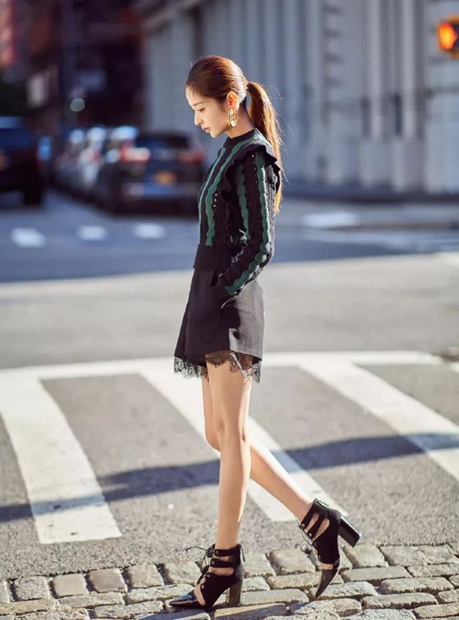 漂亮在气质面前不值得一提！33岁颖儿同框35岁刘诗诗差距一目了然