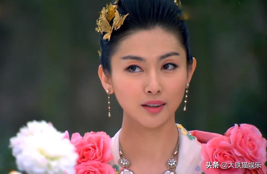 6版《天龙八部》李青萝对比：少时不知舅妈美，光顾看神仙姐姐了