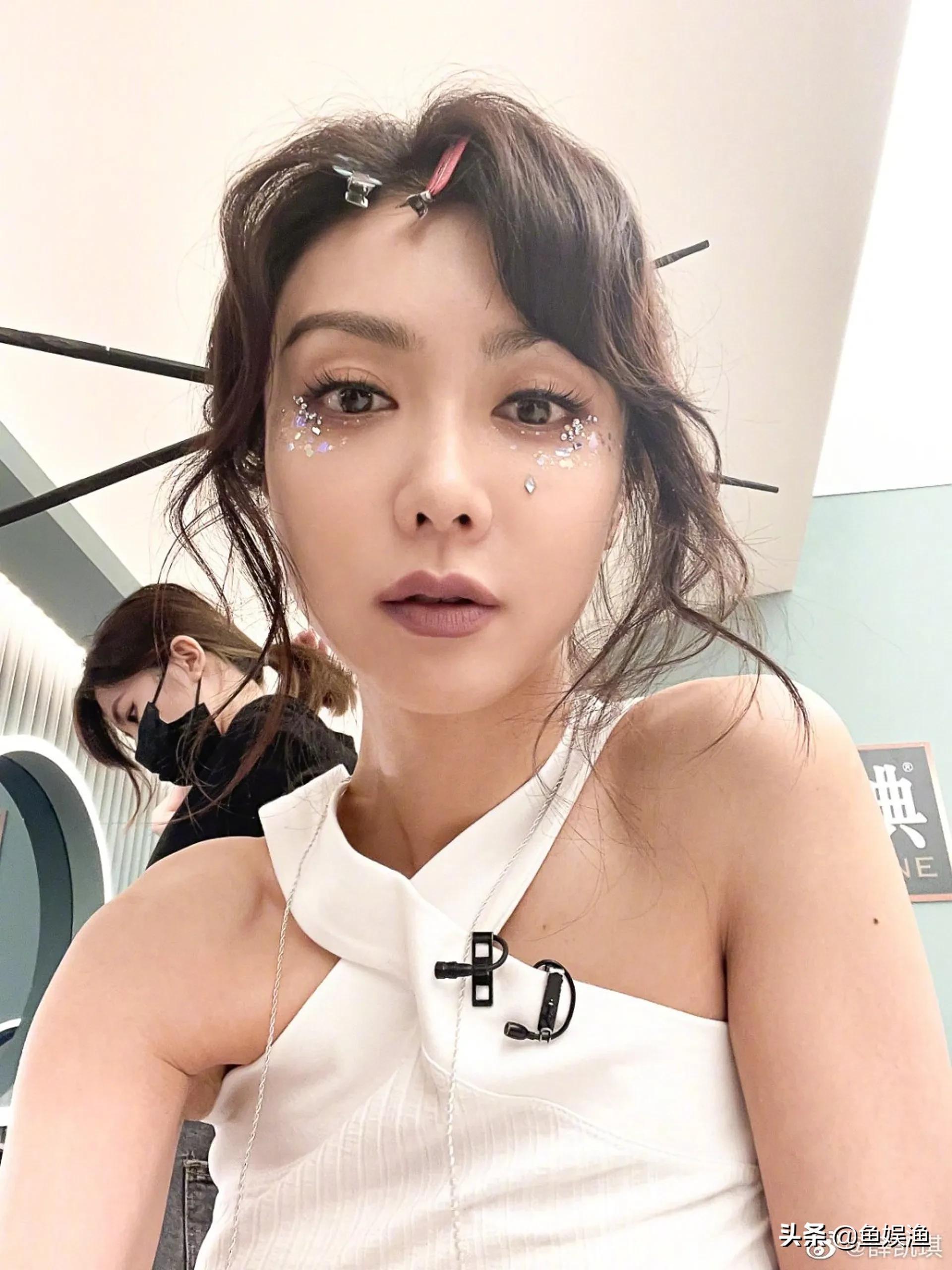 《乘风破浪3》40岁薛凯琪逆龄生长无惧素颜似足大学生