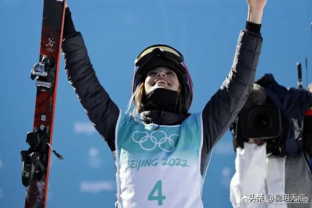 奖牌富人！谷爱凌总结今年战绩 晒与奖牌合照