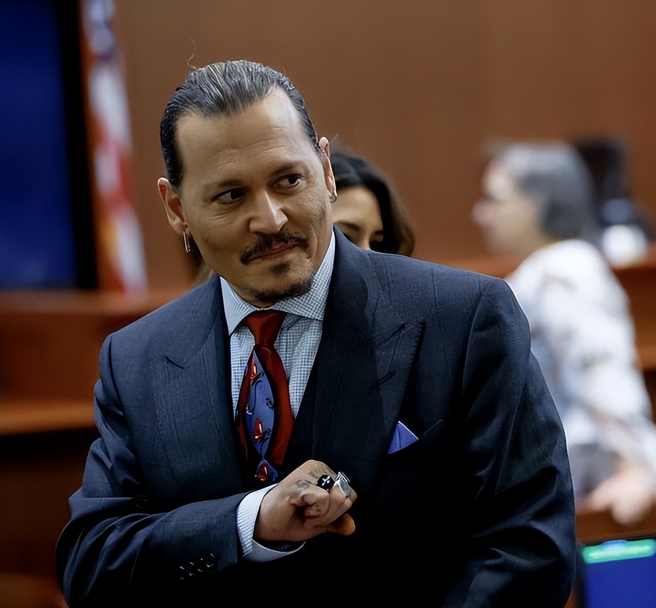 离谱！法庭呛律师超爆笑，约翰尼·德普与前妻撕逼大戏变喜剧大会