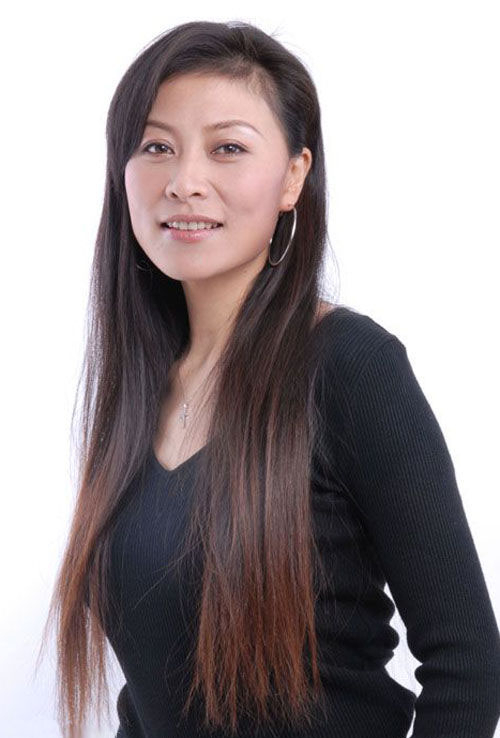 著名演员岳红：生女五个月被离婚，单亲妈妈31年，风光背后有眼泪