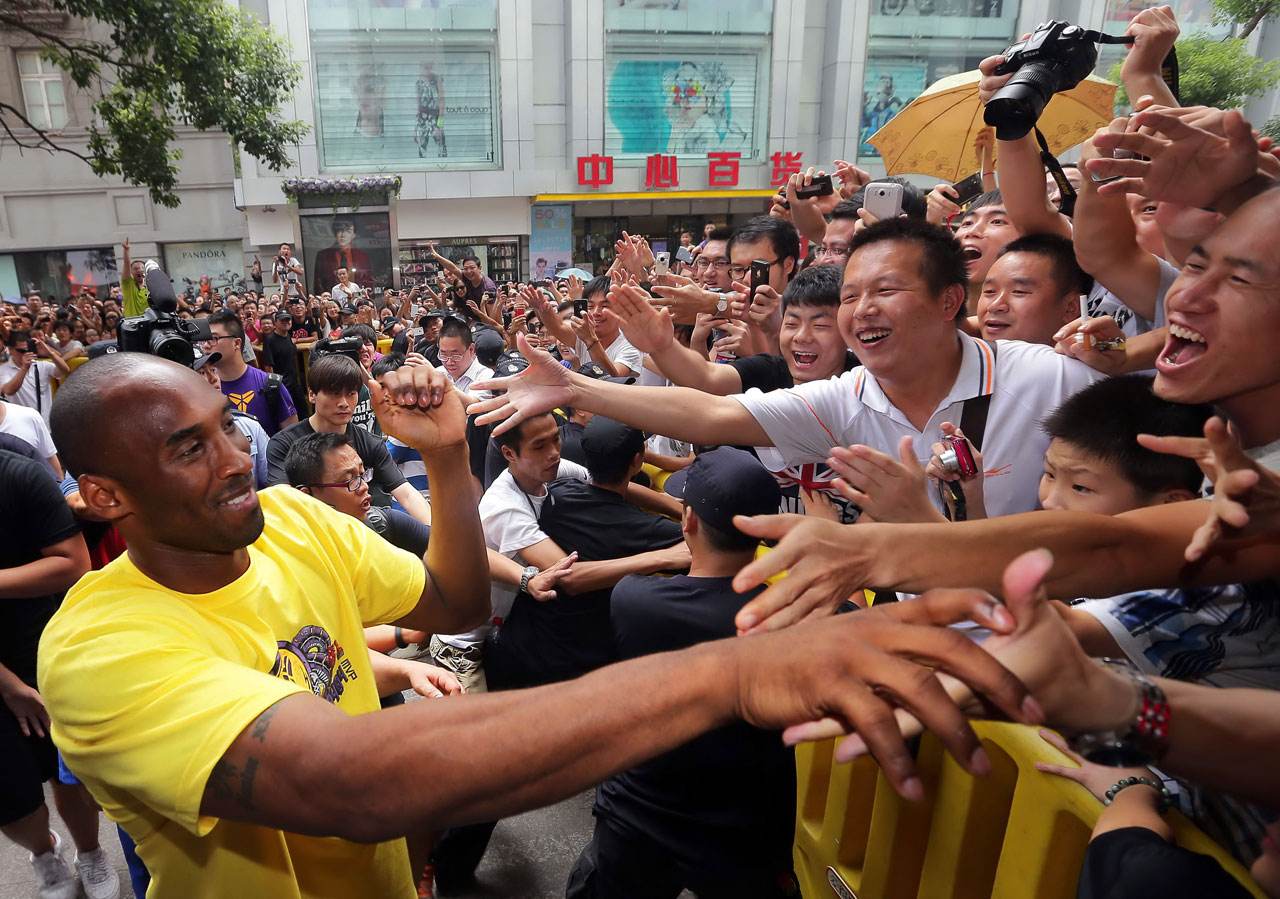 为什么nba在中国那么火(科比为什么在中国这么受欢迎，几乎每个人都知道他)