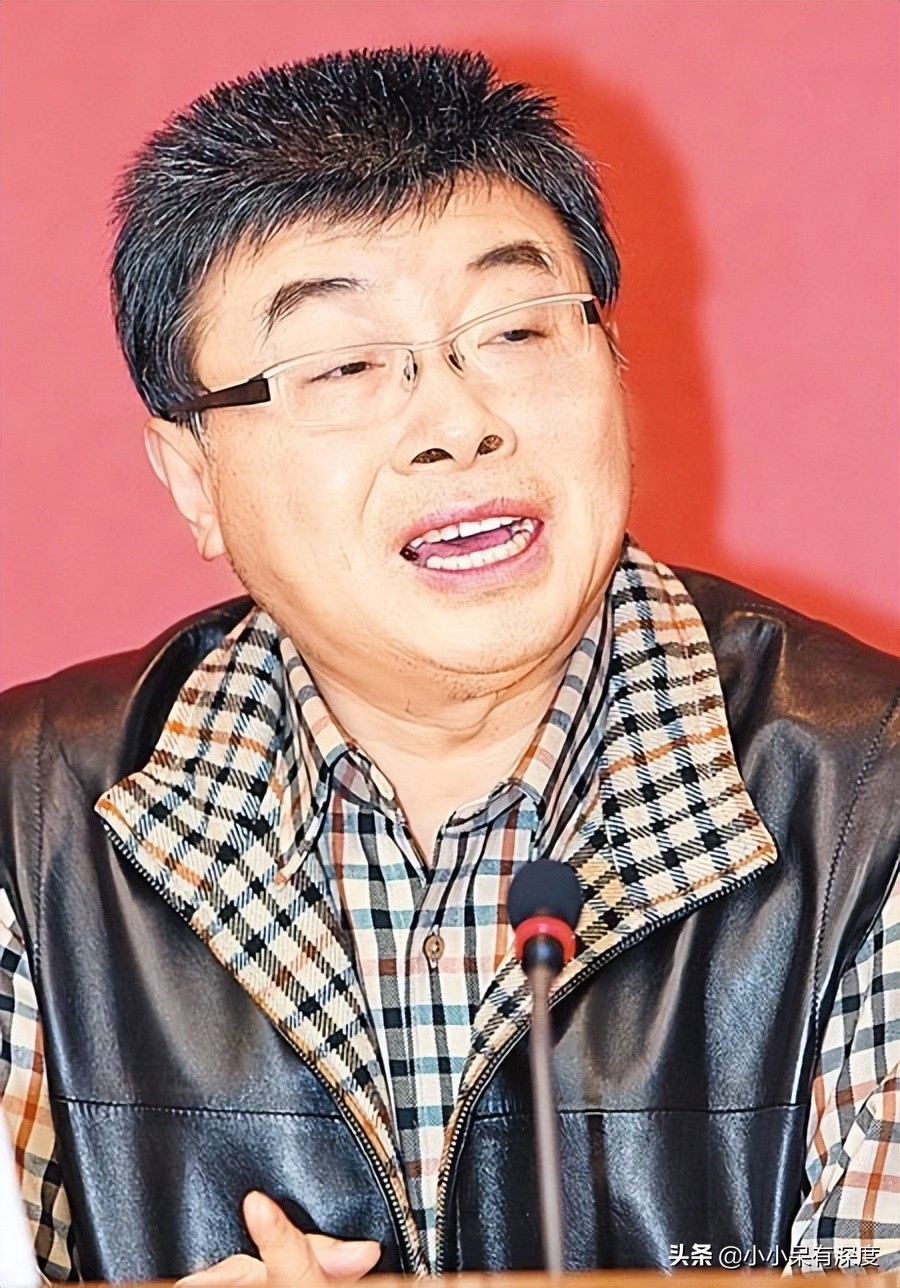 台湾邱毅教授，他铿锵有力地点评，在中国大陆圈粉无数，深受欢迎