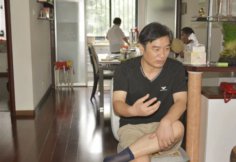 战友牺牲后，他信守诺言去战友家尽孝，9年后娶战友妹妹为妻子