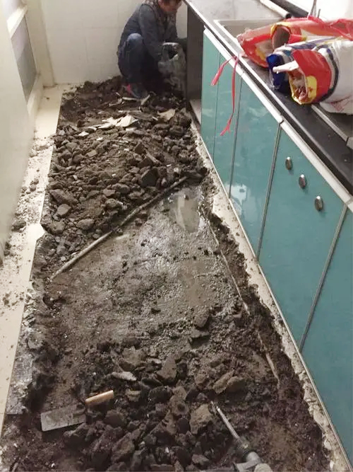 厨房装修要不要做防水？我家做了，但装修师傅却说跟没做一样