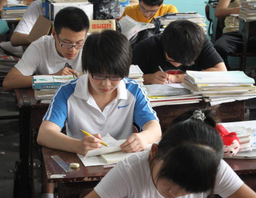 高中阶段哪个学科最难？英语学科未进前三，榜首难度指数五颗星