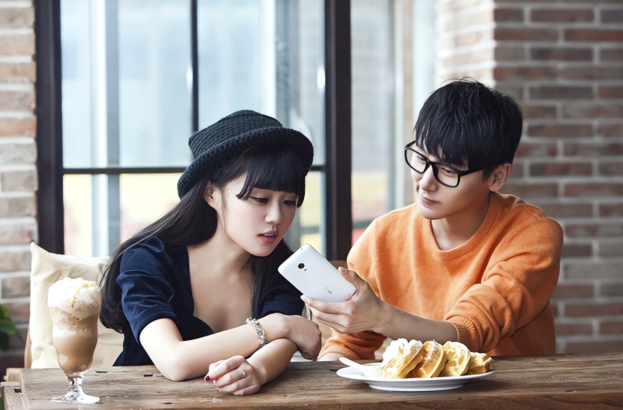 家长劝告儿子：“尽量在大学时找到对象”，原因是赤裸裸的现实