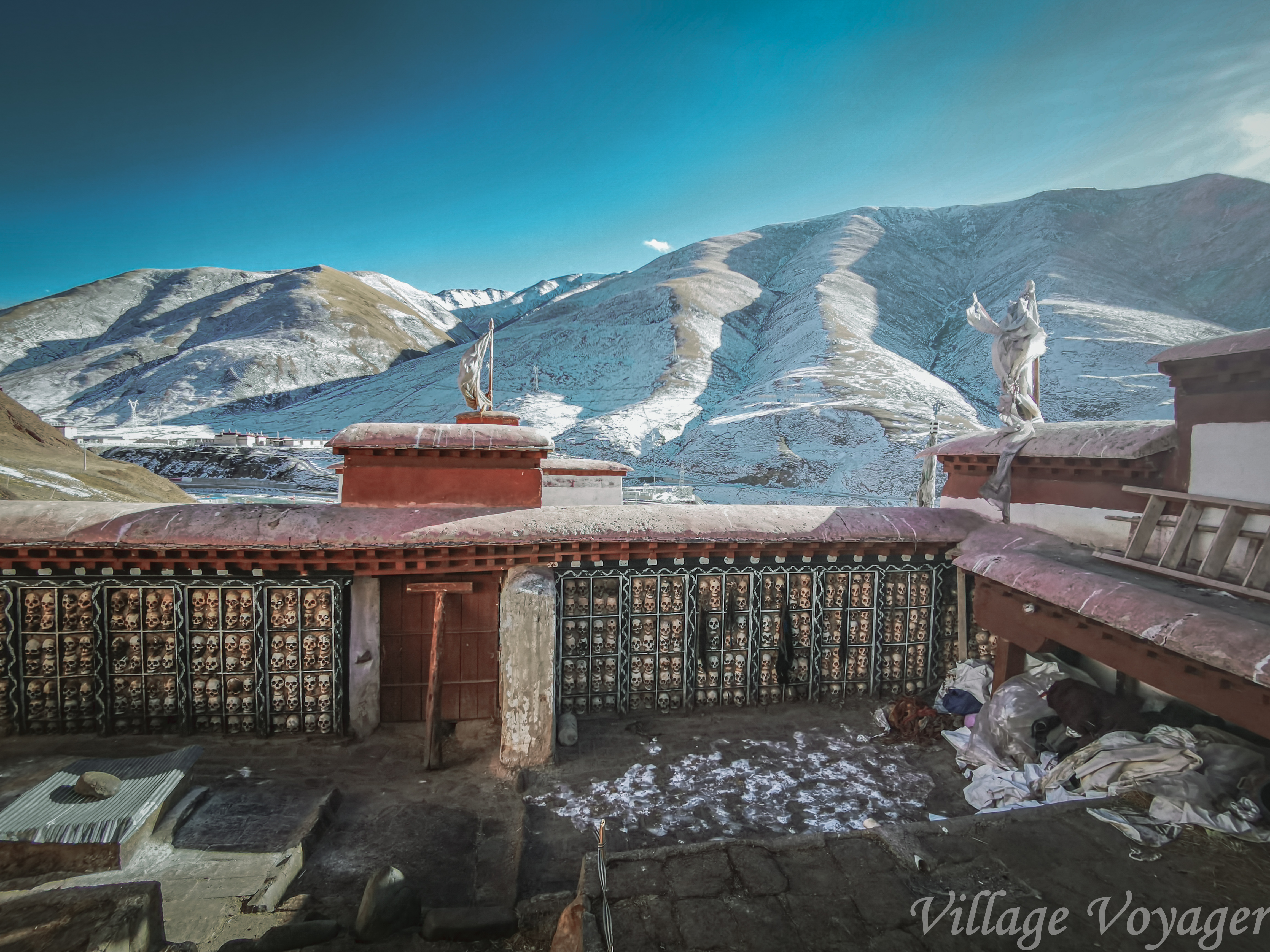 了西藏最重要的人文和自然旅游资源,从萨普神山到神秘的达姆寺骷髅墙
