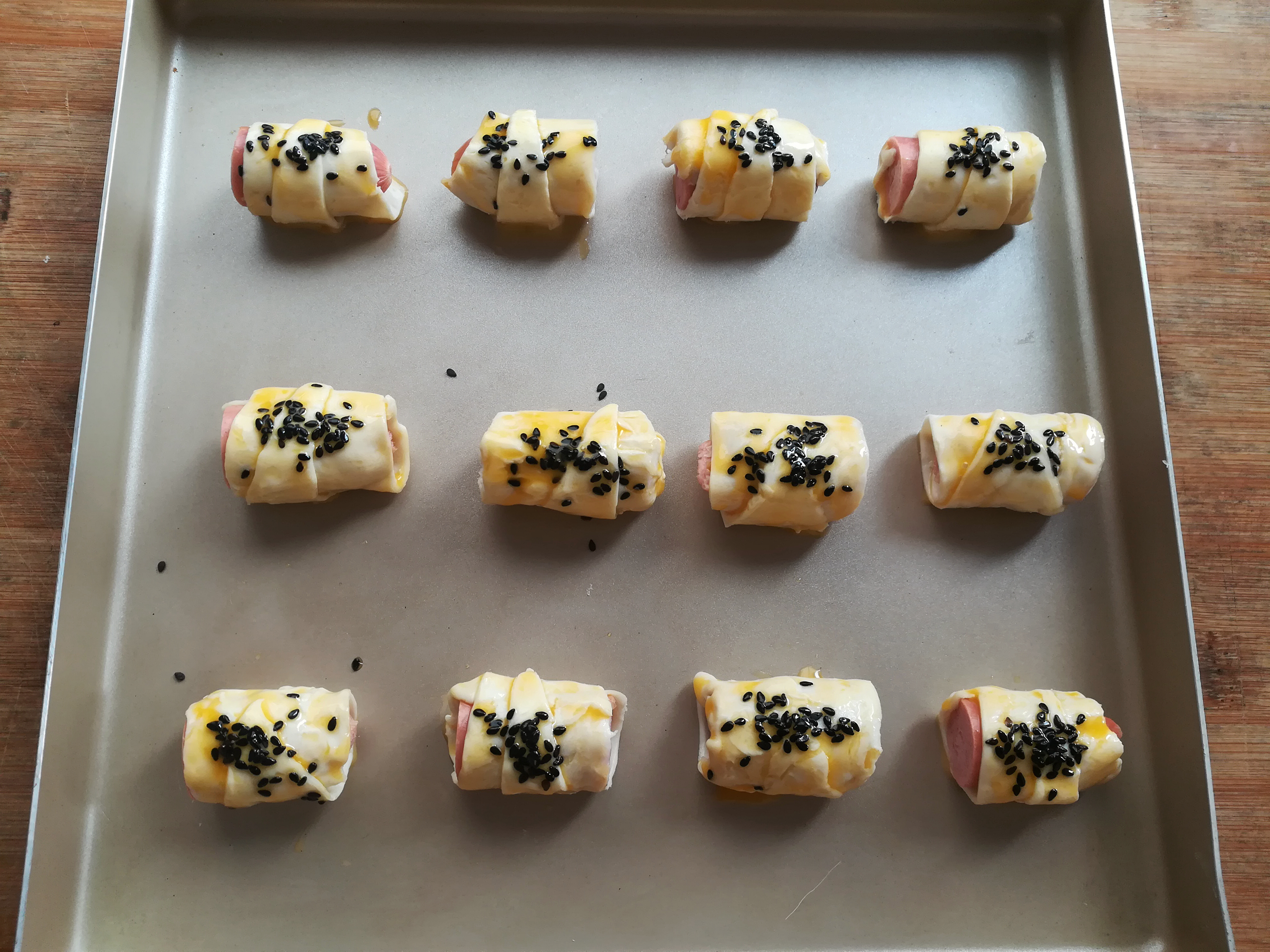 简易版手抓饼做酥皮，包着美味的香肠，简单快手又美味