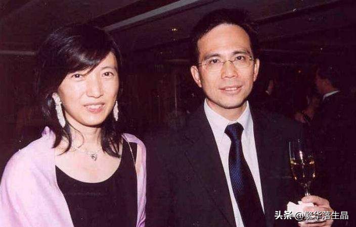 26岁李思德身价超700亿，获李嘉诚力捧，梁洛施三子疑似被边缘化