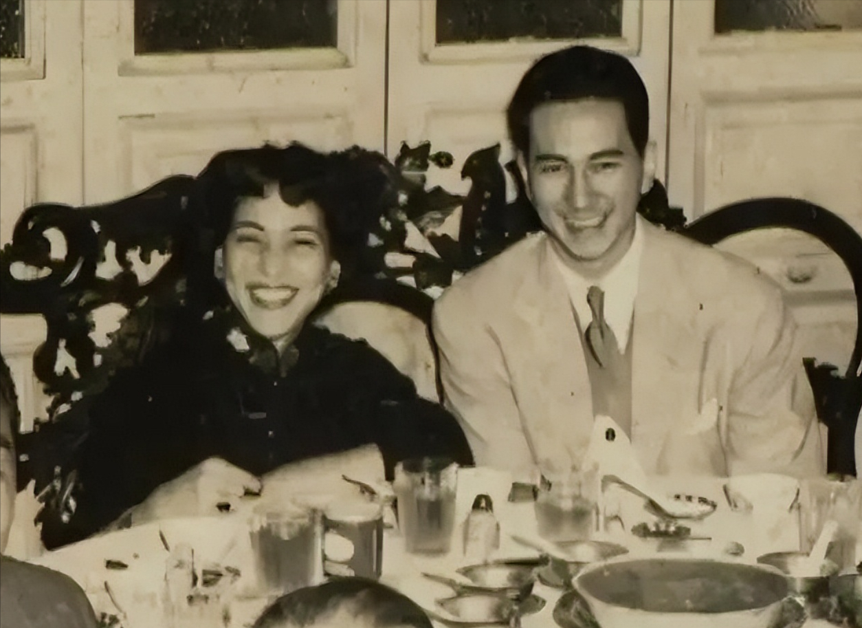 何猷龙：23岁娶初恋，结婚22年零绯闻，靠自己赚百亿家产