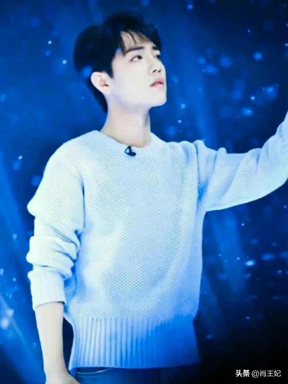 桃桃的一组生图,肖战的眼睛真好看,灵气逼人鲜花与少年绝配