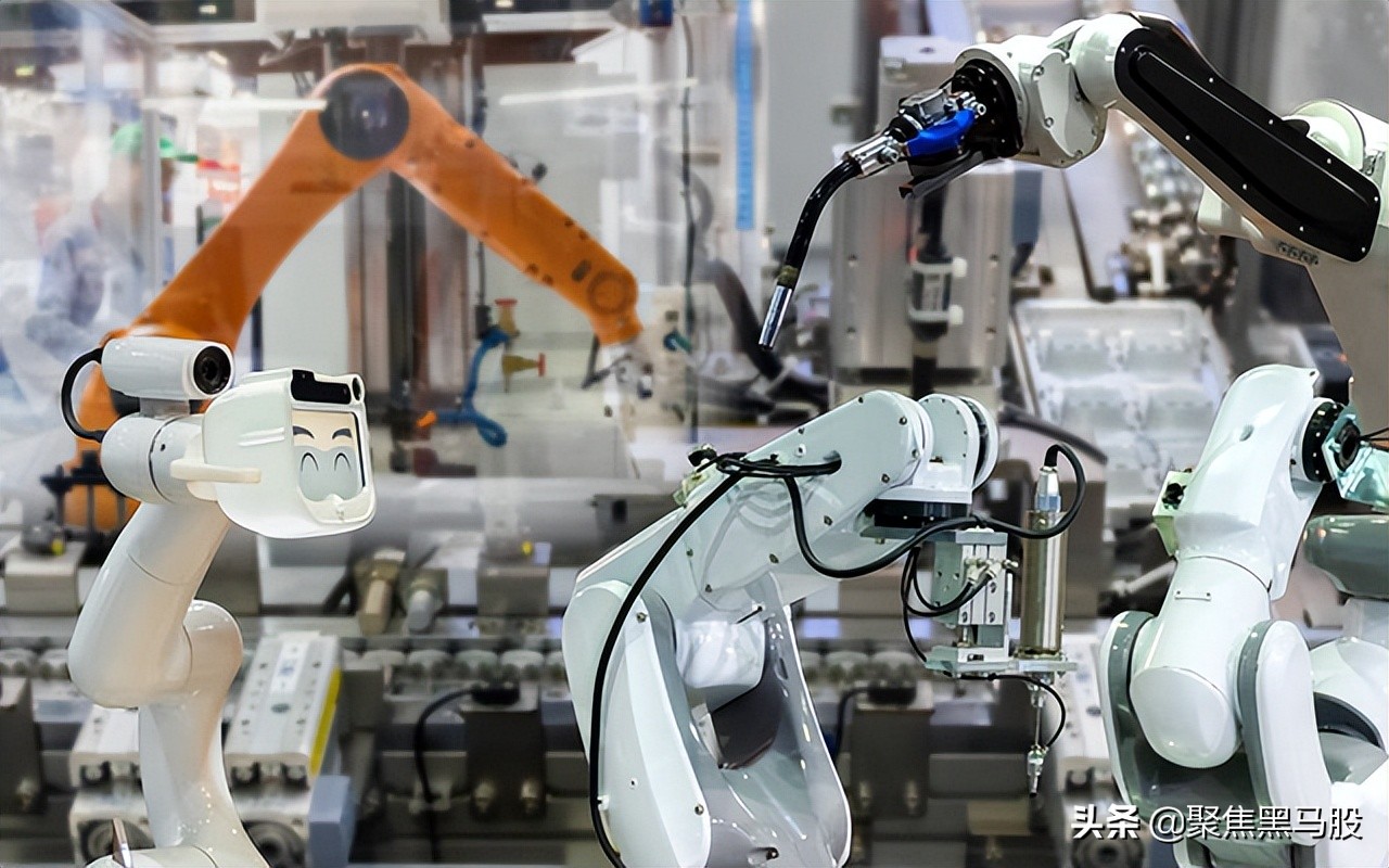 霸屏涨幅榜！机器人概念“异军突起”，2022年绩优低估值名单出炉