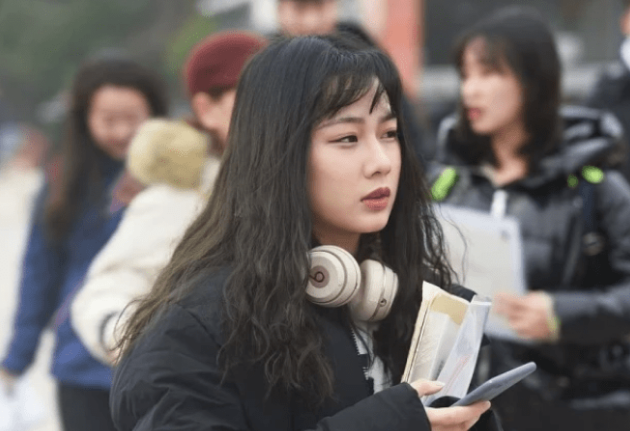 看浙江传媒学院艺考现场，不由得心生感慨，男生比女生还“精致”