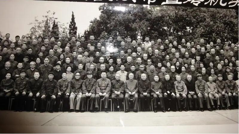 54年李先念向毛主席提出一请求，主席：你真是一见面就给我出难题