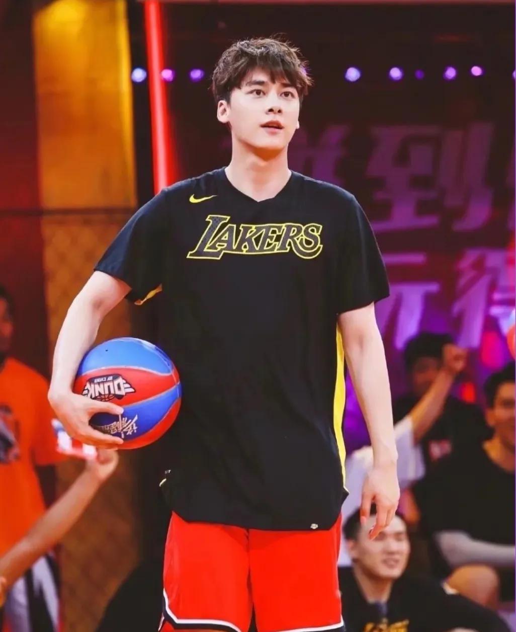 打篮球的男生真的很有魅力！8位男星，谁是你心中的“流川枫”?