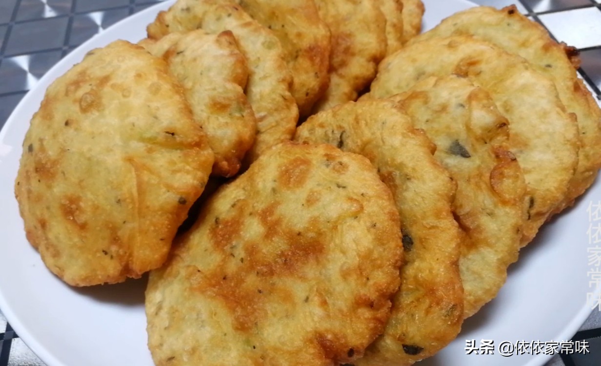 正宗炸油饼（油饼这样做比早餐店的还要好吃）