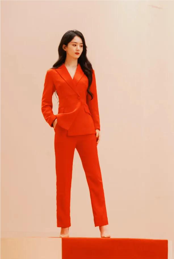 赵丽颖彩妆代言照，绰姿月韵，飒爽美艳，惊了谁的心