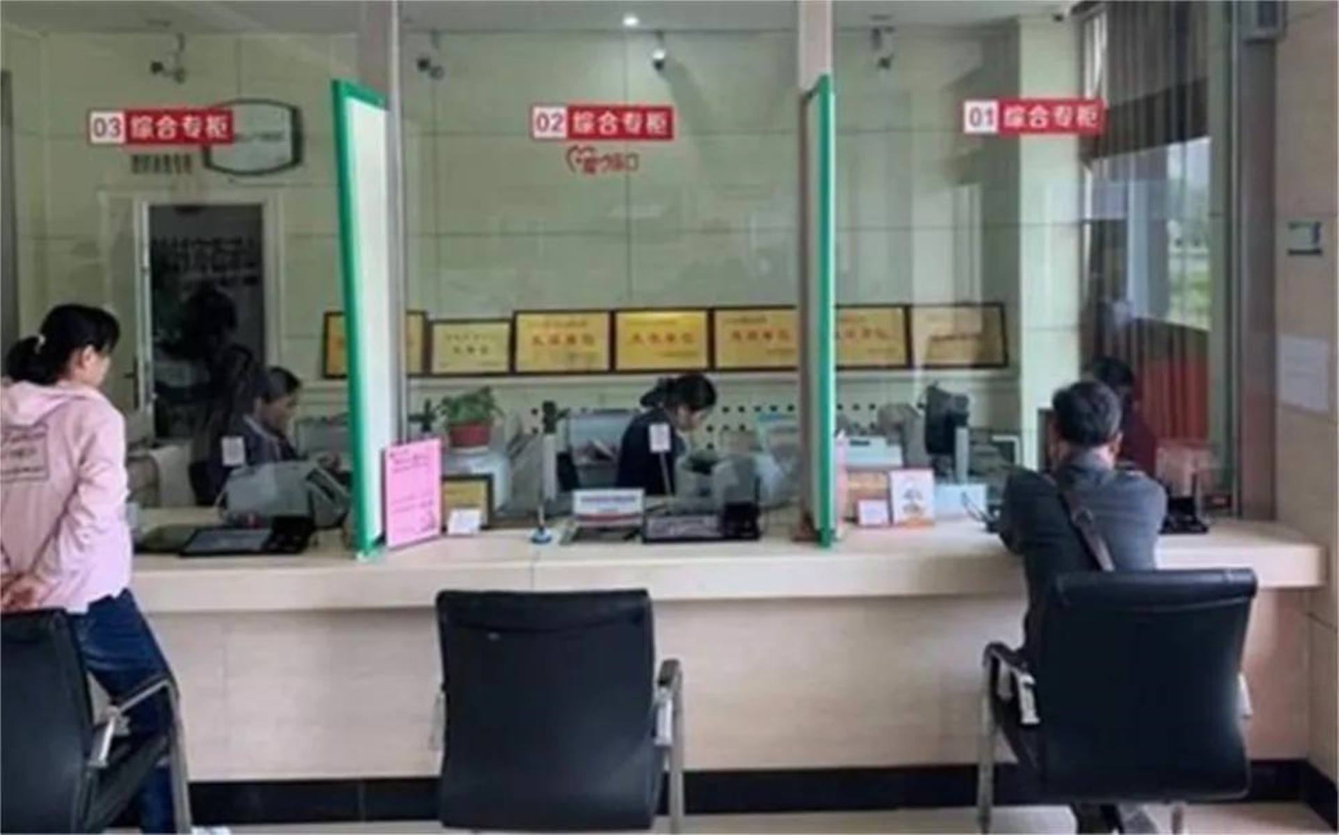 2015年，男子发现母亲留下的一张600万存款单，银行告知：伪造