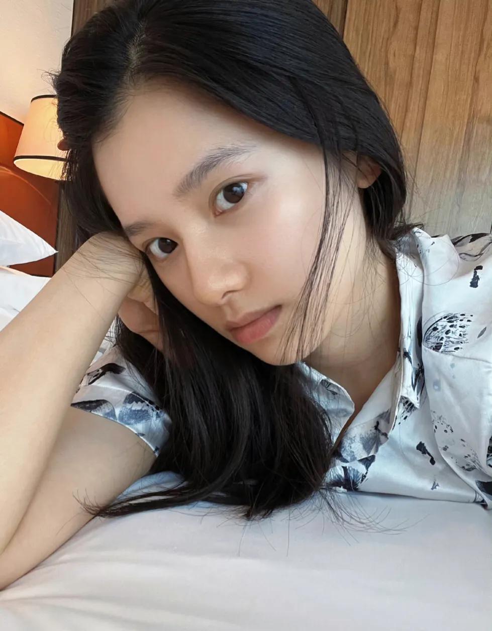 张婧仪，睡到自然醒