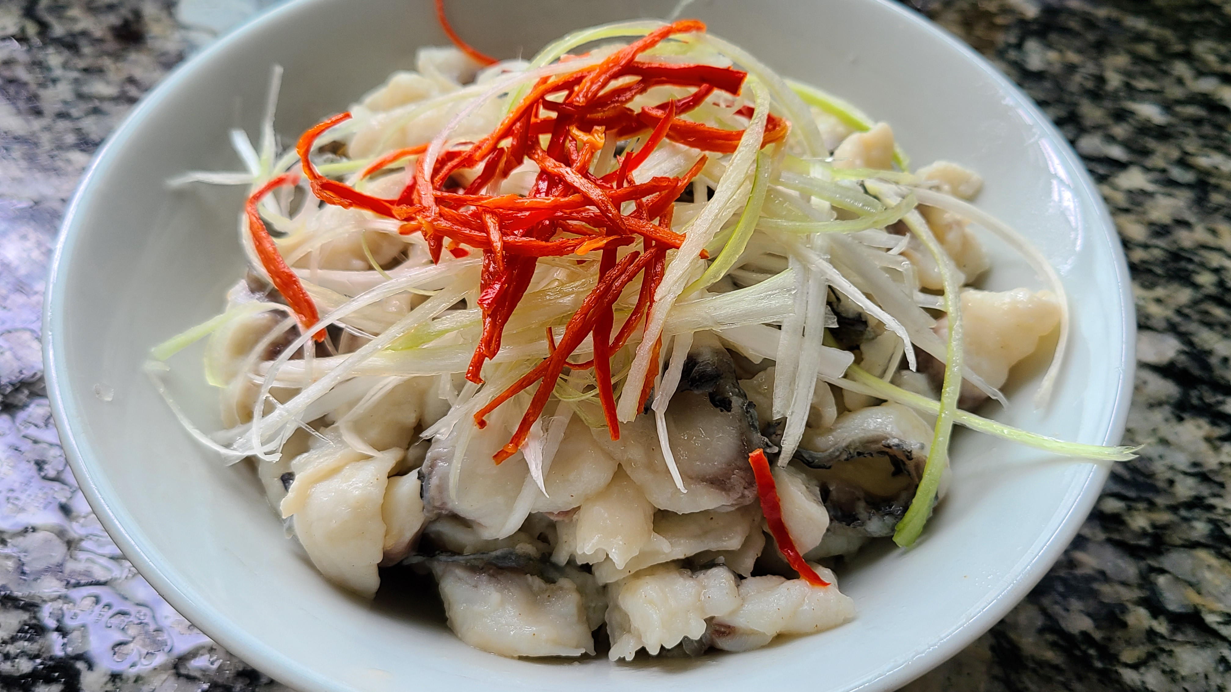 葱油鱼片，广东出了名的美食，老厨师教你做出来，简单好吃