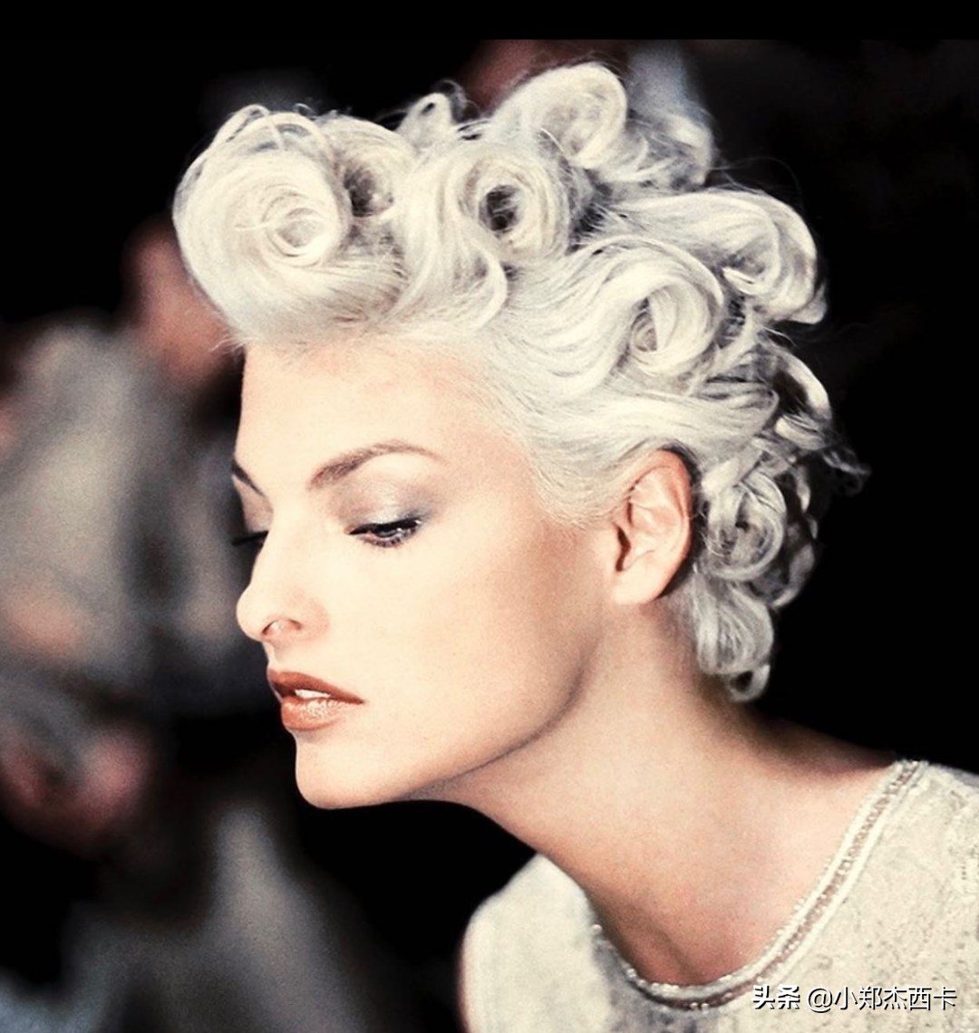 被毁容了还能翻盘？57岁的她才是真 • 传奇