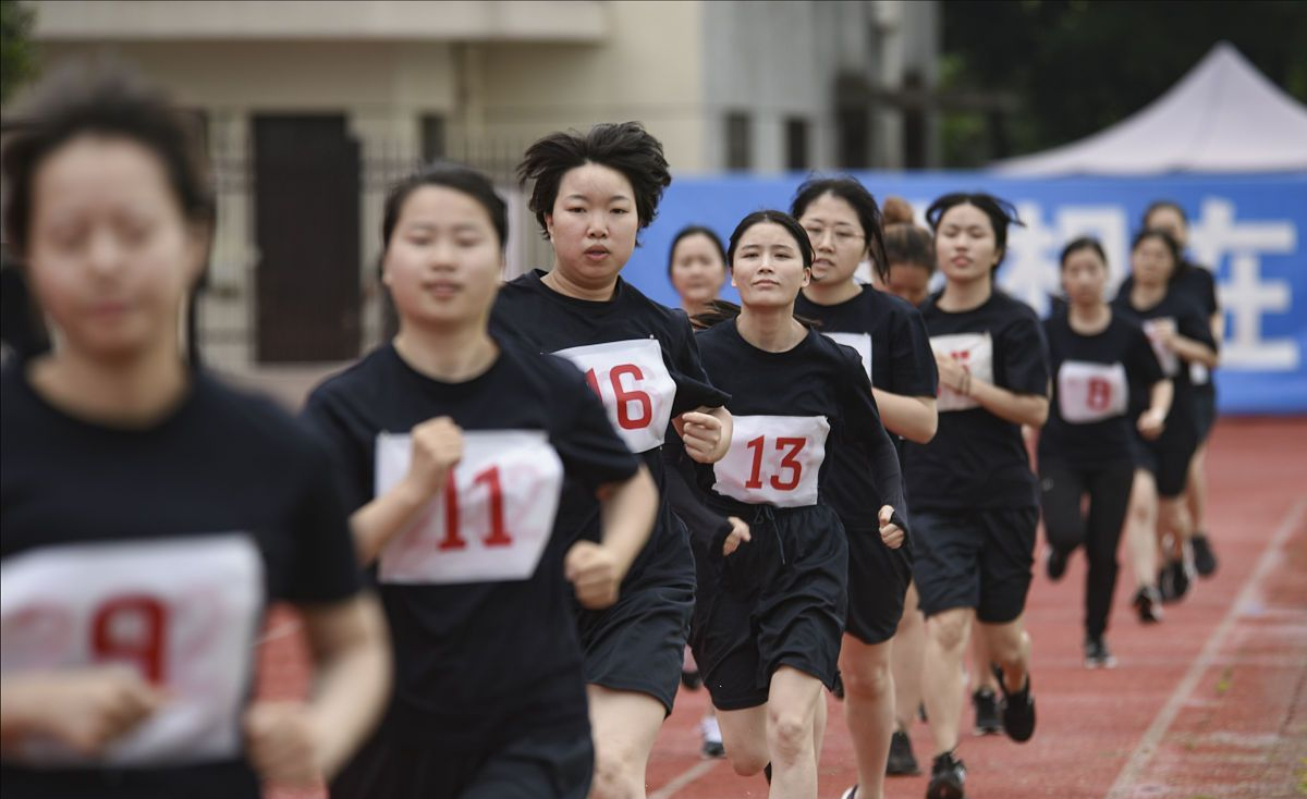 现在大学生当兵考上军校的概率大吗？成为军官都有哪些途径？