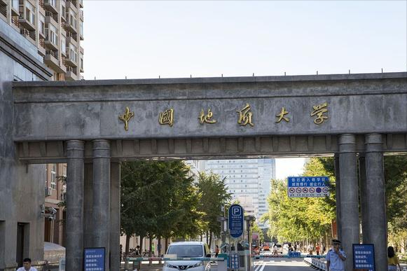 武汉七校联盟经费排名，华中科“富得流油”，中南财大得精打细算