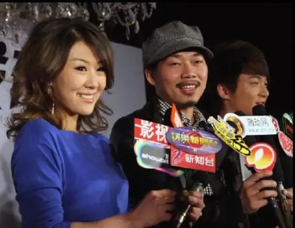 付丽：14岁参军，25岁辞职，26岁出专辑，30岁死于快递之手，为何