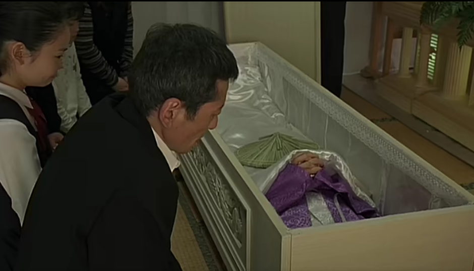 入殓师(剧情)|很轻的电影 很重的人生