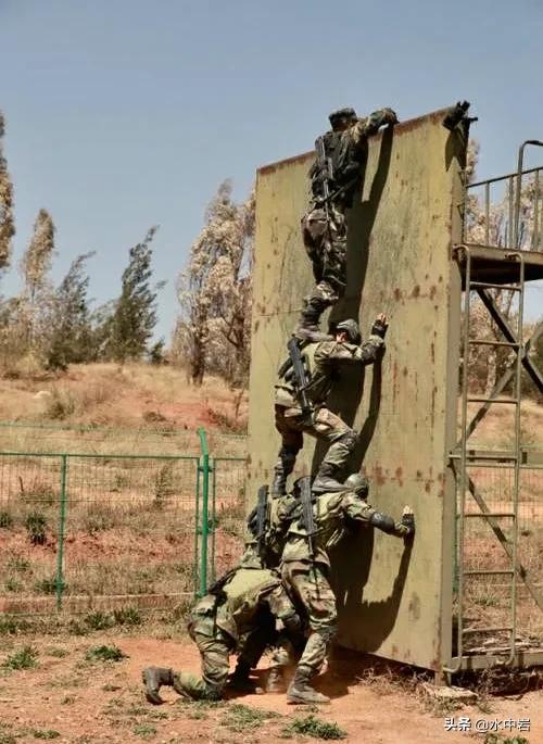 士兵突击剧照（重温士兵突击剧中的金典剧照）