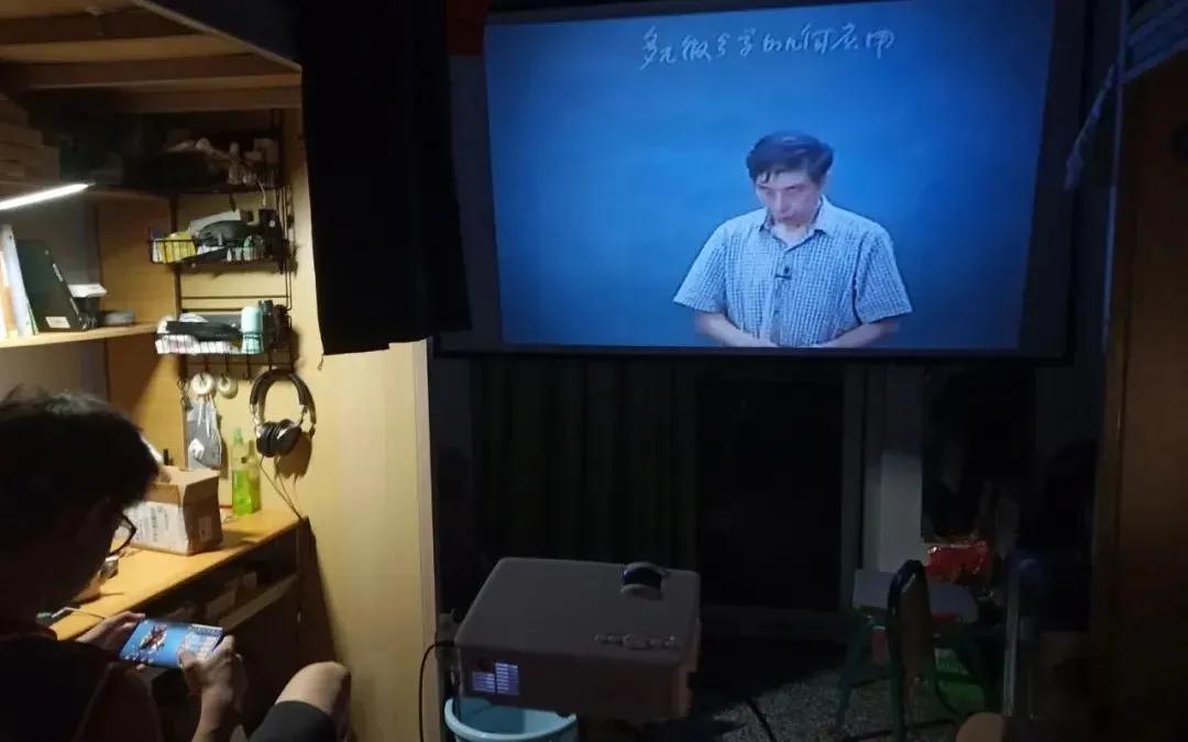 985×2+211×4=？，川农这个寝室不一般