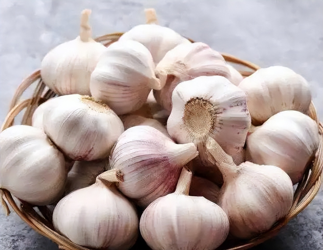 经常吃大蒜的人，或许会收获这8个好处，建议了解一下