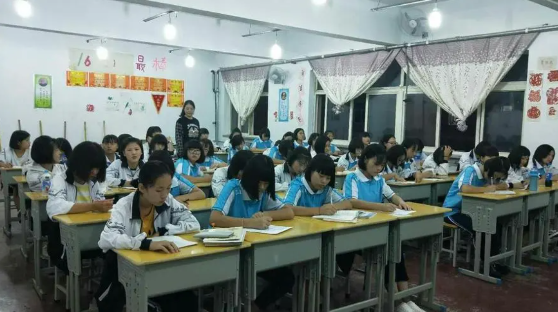 教育部发布通知，中小学生上课时间将有变化，老师上班时间不变