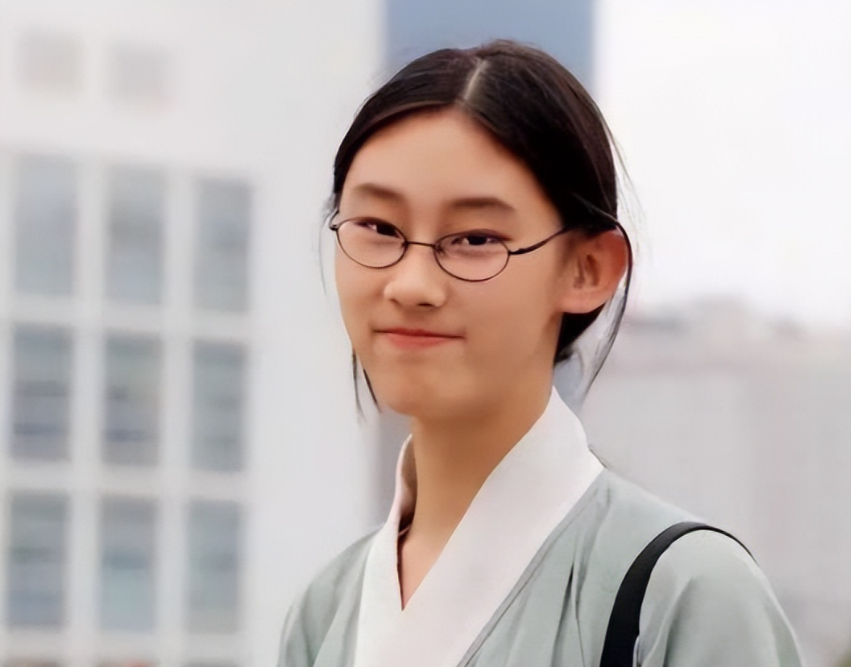 同为清华才女，武亦姝和“奶茶妹妹”的差距很大，能相提并论吗？