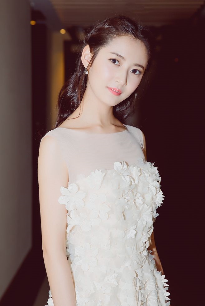 92年女演员陈钰琪，清新靓丽