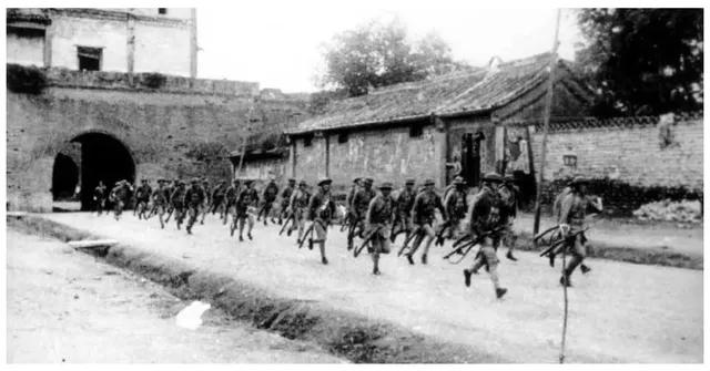 ��¶�����±�ϸ�ڣ���Ѯ��̫Ϊ�γ�ͷ�ź��飬һ���Ըı�һ������