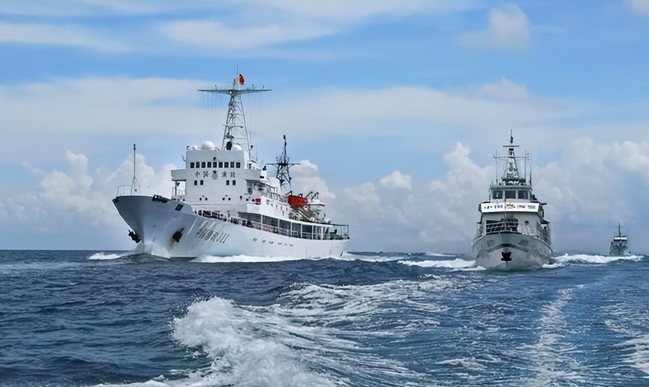 大快人心，中国钓鱼岛强势出击，军舰之后，海警对日渔船现场执法