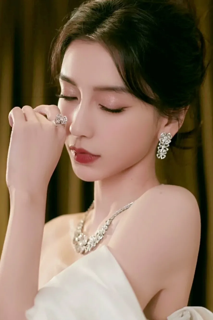 杨颖：秀色可餐