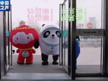 日本记者是他最大粉丝？冬奥吉祥物冰墩墩成功出圈，实在太可爱了