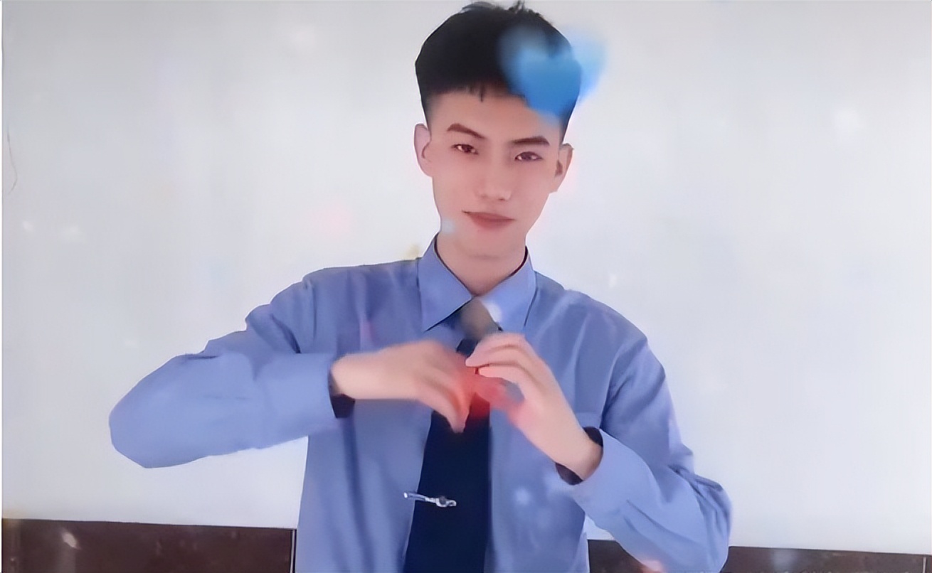 中国人民公安大学校草火了，外形硬朗帅气，果然帅的都上交国家了