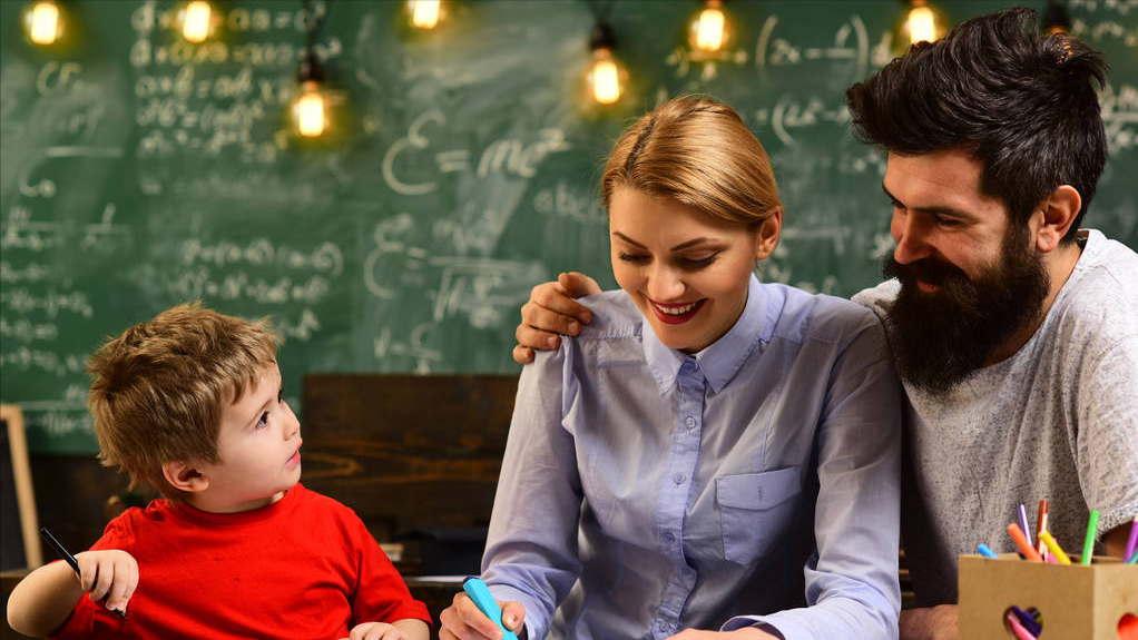 去二本大学当老师好还是在高中当老师好？