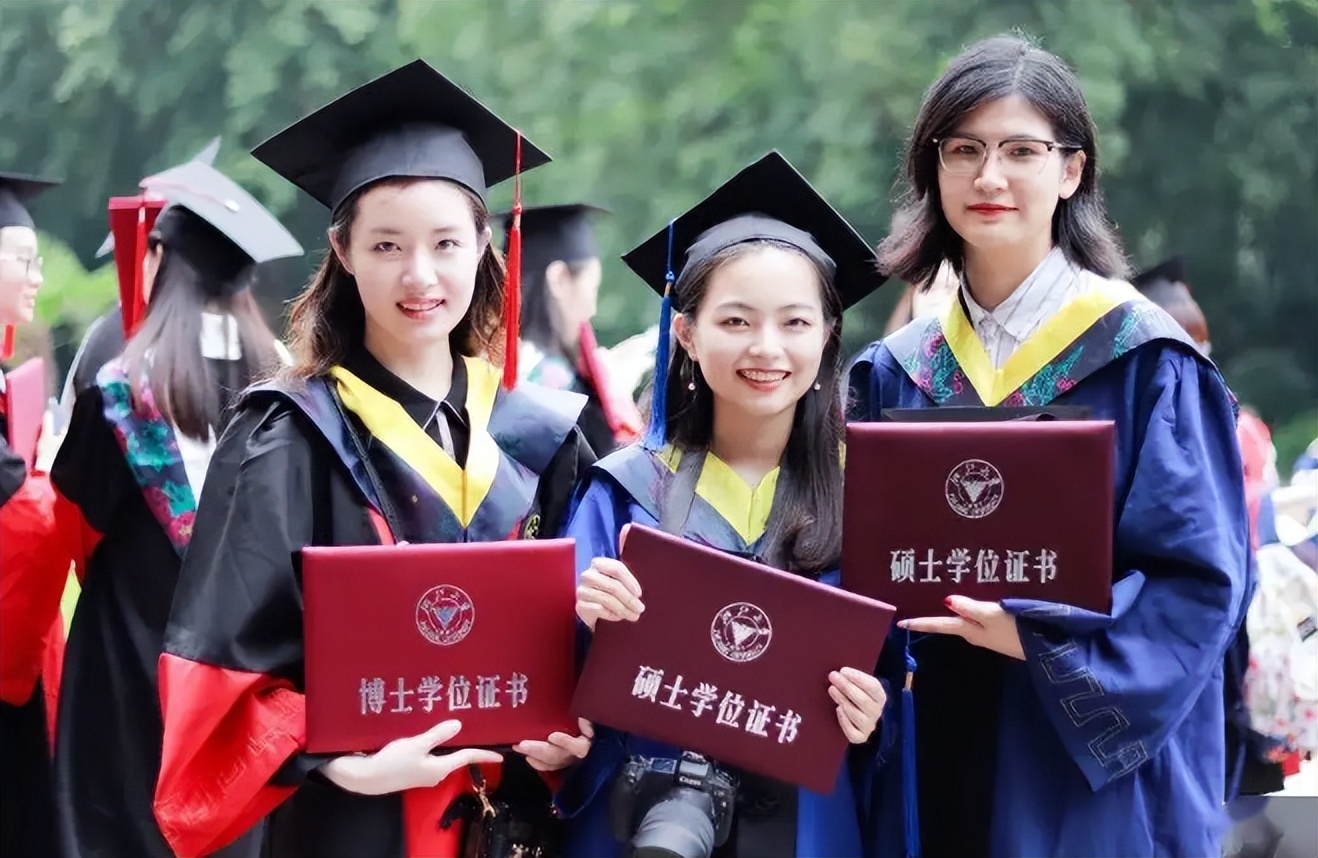 211高校女硕士,二次择业选择修脚,网友赞叹是高材生中的清流