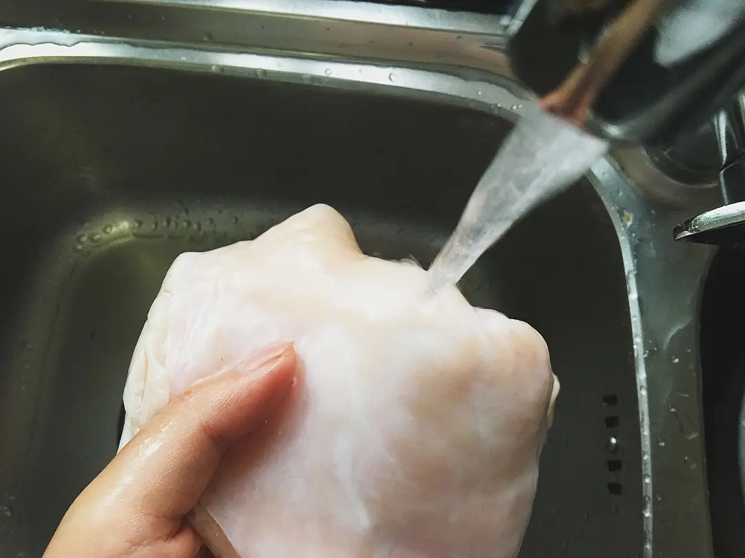 植物油里的大豆油最不健康？营养师提醒：这2种油最好少吃或不吃