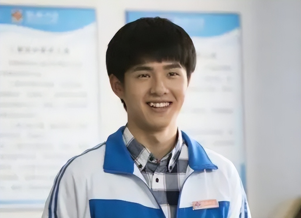 成都一中学男老师走红，长相极具“少年感”，网友：现实版余淮