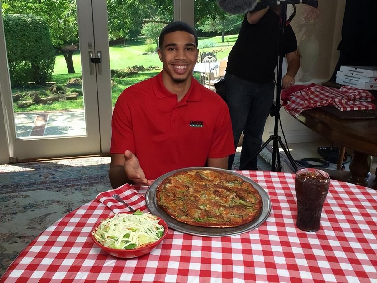 哪些nba球星上过综艺(NBA超级大吃货：字母弟一顿狂炫9桶泡面，奥尼尔5分钟吃36根热狗)